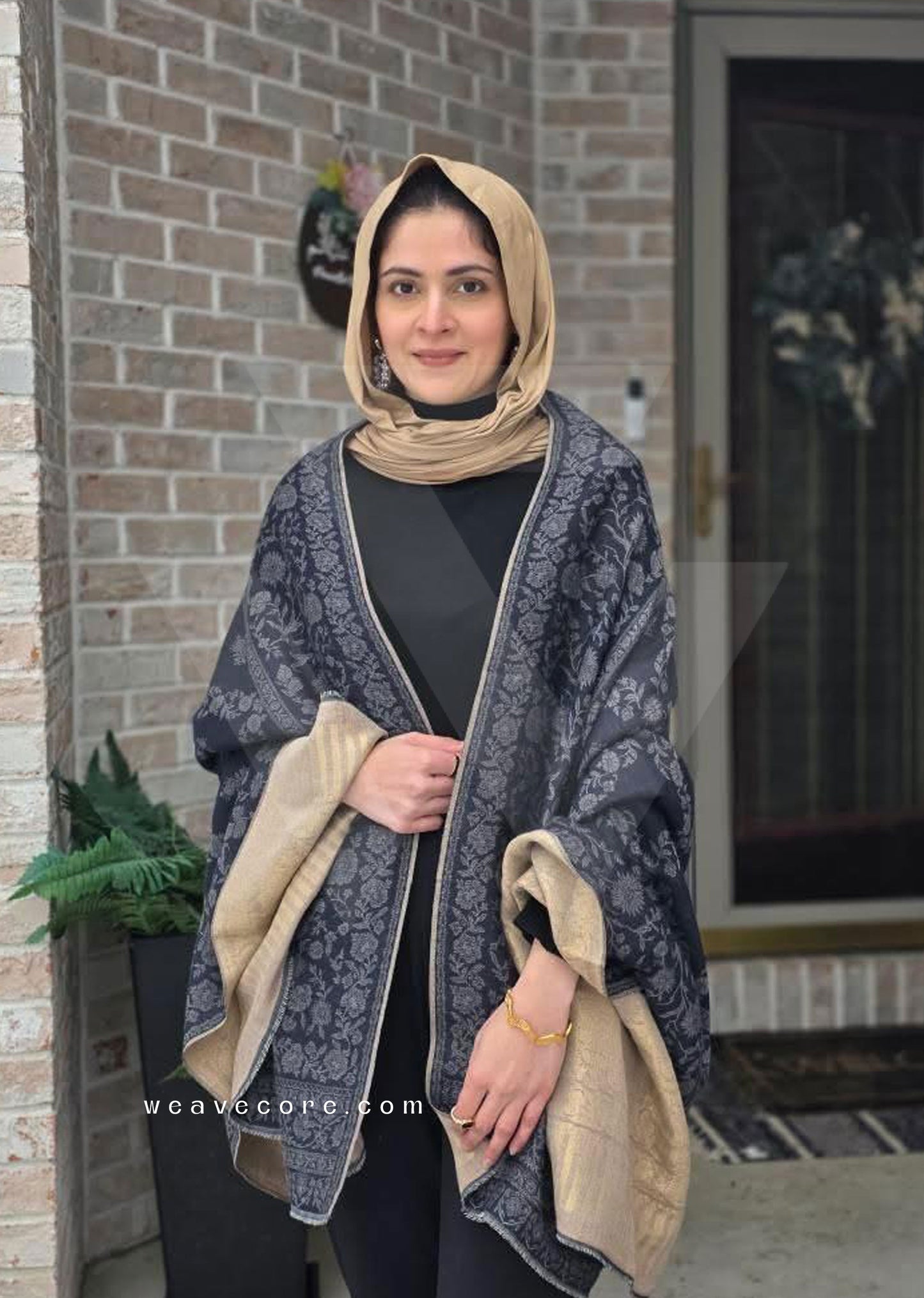 Dual Charm Reversible Kani Shawl – Fawn & Black