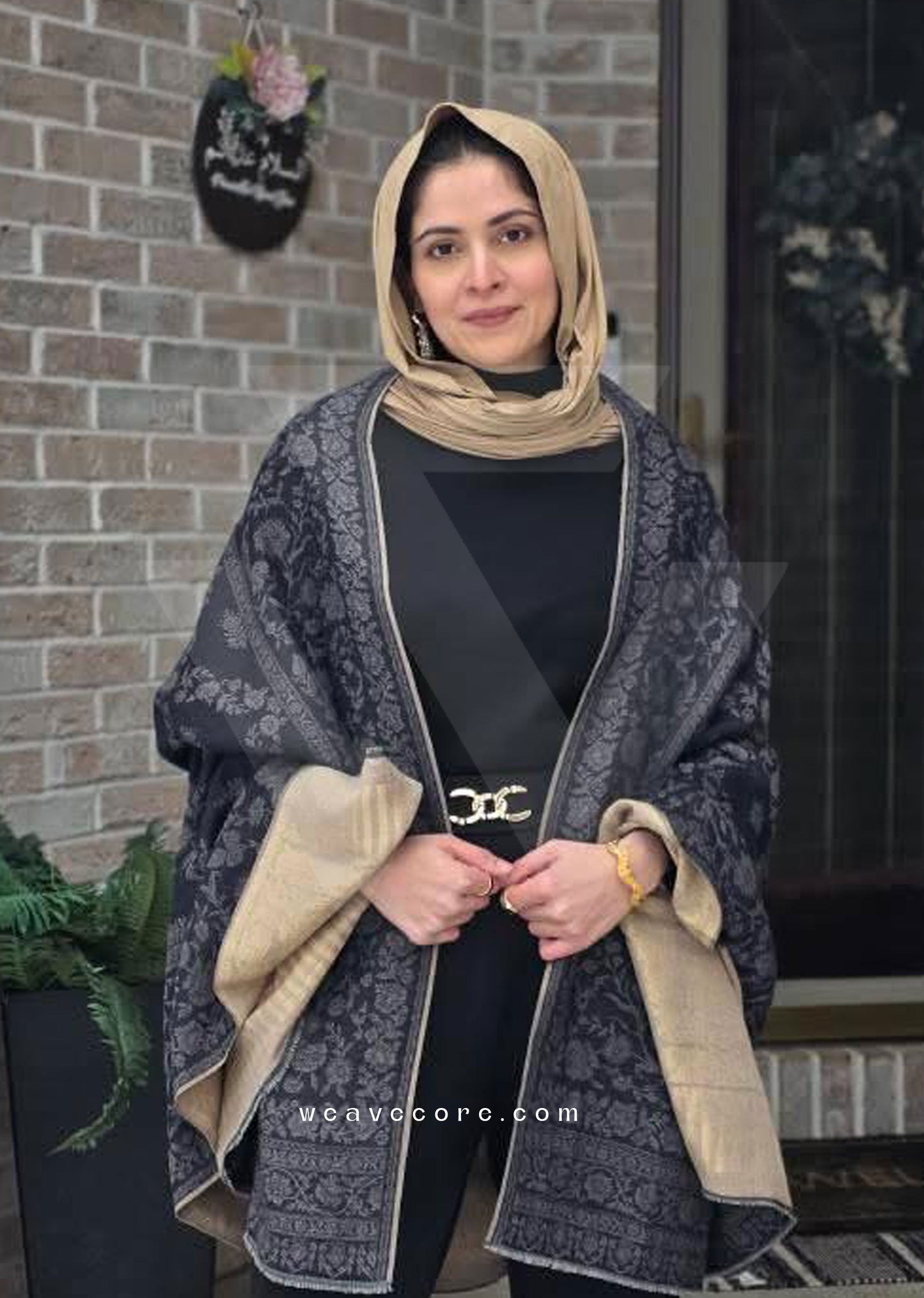 Dual Charm Reversible Kani Shawl – Fawn & Black